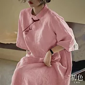 【初色】復古棉麻風立領刺繡寬鬆旗袍五分袖連身裙洋裝-共2色-34003(M-4XL可選) 4XL 粉紅色