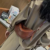 O-ni O-ni新款精選優質柔軟頭層牛皮真皮高階時尚輕巧大包包百搭細膩質感馬鞍包(品質保證)(bag-6091) 深棕色