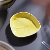【日本Kakuni】風水招財貓 陶瓷醬油小皿8cm ‧ 黃(金錢運)