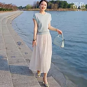 【初色】休閒減齡純色圓領短袖冰絲T恤上衣女上衣+高腰顯瘦百褶裙半身裙套裝-共2色-11720(M-2XL可選) M 藍衣白裙