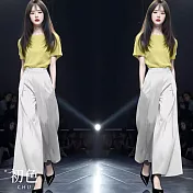 【初色】通勤風素色短袖上衣女上衣+高腰闊腿西裝褲寬褲長褲套裝-黃衣白褲-12213(M-2XL可選) M 黃衣白褲