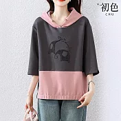 【初色】休閒風柔軟拼色燙鑽連帽領七分袖T恤上衣女上衣-粉灰色-12972(L-4XL可選) L 粉灰色