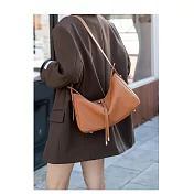 O-ni O-ni全新品精選優質頭層牛皮設計師款大容量腋下時尚奢華餃子包(品質保證)(bag-6130) 焦糖棕色