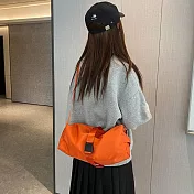 【HandStyle】側背包 輕量防水插扣設計感旅行運動橫包(97045) _橘色