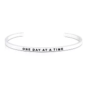MANTRABAND 美國悄悄話手環 One day at a time 認真過好每一天 銀色  銀色