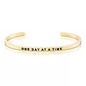 MANTRABAND 美國悄悄話手環 One day at a time 慢慢來 金色