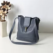 【SoLoMon 皮件設計】熟漾 簡扣隨身小包 水桶包深海藍