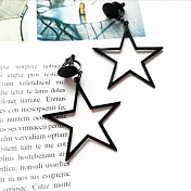 【Ada】韓國個性工業風霧面黑大星星垂墜耳夾耳環 星星耳環 夾式耳環 無耳洞 黑色