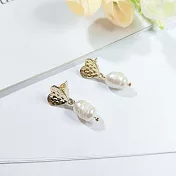 【Ada】經典雕刻小愛心垂墜不規則淡水珍珠造型耳環 針耳 金色 垂墜耳環 珍珠耳環