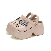 【Amoscova】木屐底扣飾厚底增高洞洞鞋 室外鞋(1710) L 卡其