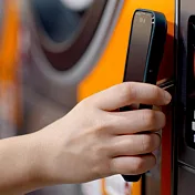 ABSOLUTE LINKASE 悠遊卡官方認證一嗶就過MagSafe悠遊嗶嗶殼_皮革款 iPhone 15 Plus 6.7吋專用 (多色可選) 午夜黑