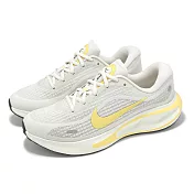 Nike 慢跑鞋 Wmns Journey Run 女鞋 米白 黃 緩震 反光 運動鞋 FJ7765-112