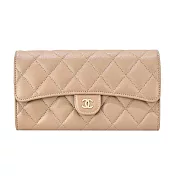 CHANEL 經典金色雙C LOGO菱格粒紋小牛皮暗釦長夾 (粉膚)