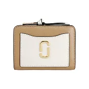 MARC JACOBS The Snapshot 防刮皮革暗釦二折撞色短夾 (駝色)
