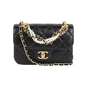 CHANEL 26C 珍珠鍊手提/斜背二用迷你口蓋包 (黑色)