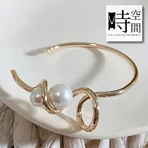 『時空間』率性風格捲曲線條珍珠纏繞造型手環 ─單一款式