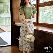 【初色】字母圓領短袖T恤上衣女上衣+碎花鬆緊腰百褶裙中長裙套裝─綠色─34631(M─2XL可選) M 綠色