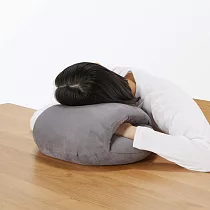 【MUJI 無印良品】午睡用柔軟多用途靠枕/墨灰成品尺寸：W35×L44×D22 cm
