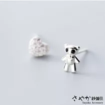 【Sayaka紗彌佳】925純銀可愛立體小熊愛心鑲鑽不對稱耳環 ─白金色