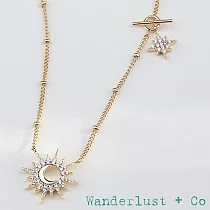 Wanderlust+Co 澳洲品牌 鑲鑽星星月亮太陽項鍊 金色光芒 Sunlit Crescent