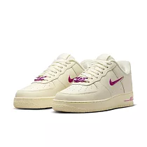 NIKE WMNS AIR FORCE 1 07 SE 女休閒鞋─白粉─FB8251101 US6 白色