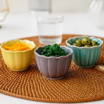 【日本Bisque】波佐見燒｜素釉高雅花形 陶瓷小缽70ml ‧ 黃