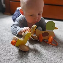 【德國 classic world 客來喜經典木玩】手拉搖擺小鴨鴨《10513》