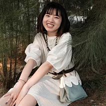 偷偷喊我｜富士山皮製斜背包 ― 湖水綠