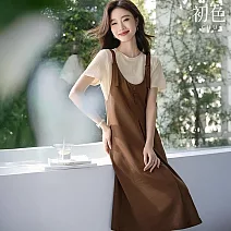 【初色】寬鬆肌理感圓領短袖上衣女上衣+排扣壓褶吊帶裙連衣裙連身洋裝長洋裝套裝-共2色-36116(M-3XL可選) M 卡其色