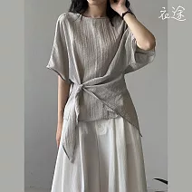 【衣途】度假風不規則綁帶娃娃衫上衣(KDTY-B993) L 灰色