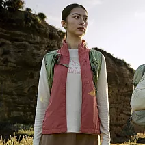 【ATUNAS 歐都納】女款石墨烯微暖輕量背心/大尺碼A1VE2504W- S 黏土紅