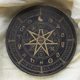 購買《宇宙占星魔法卡》，即贈獨家贈品「魔法木質紋樣盤」！