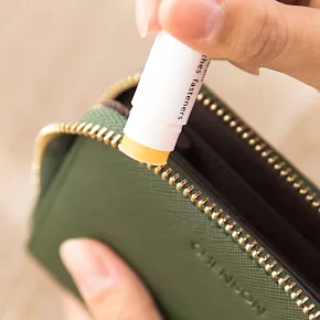 (贈品)Chenson不沾手設計拉鍊專用潤滑蠟(Z17)