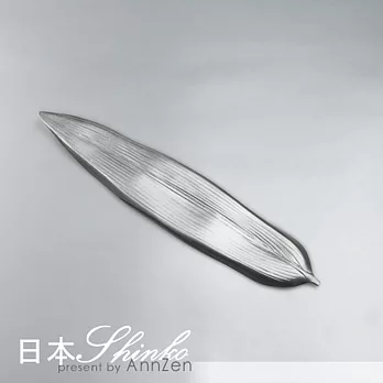 【日本Shinko 】設計師系列-作用 竹葉片筷架 ( 銀色葉片 )