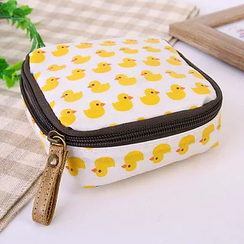 AmaZing 韓國布藝防水大容量拉鍊化妝包 (10款任選)小黃鴨