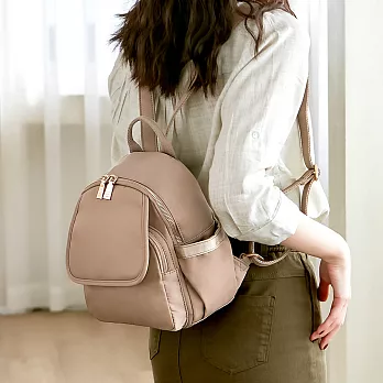 CHENSON 日常7口袋 厚底迷你後背包 卡其杏 (CG15192-K)