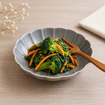 【日本Minoru】職人窯燒 花形 陶瓷淺盤15.9cm ‧ 淺灰