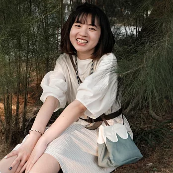 偷偷喊我｜富士山皮製斜背包 ― 湖水綠