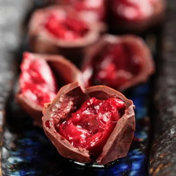 《Is Taiwan Is Chocolate》爆漿巧克力-酸櫻桃口味(16-18顆；1盒)