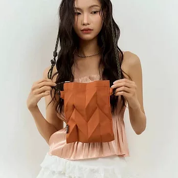 輕巧迷你款設計｜Pavi studio 泰國新銳設計師.時尚W純色包.簡約設計.真皮背帶.摺疊肩背包.100%總代理 陽光橘