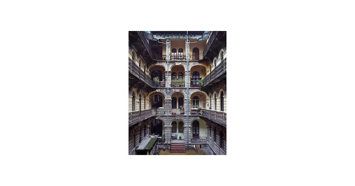 Yves Marchand & Romain Meffre: Budapest Courtyards | 拾書所