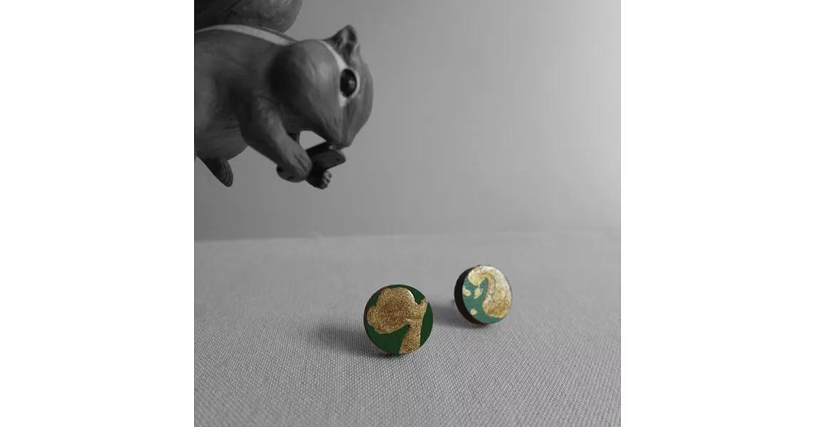 Woops 木頭手作耳環顯微鏡下的愛情-星球綠(金色系)