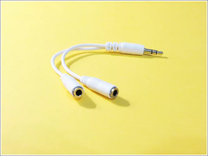 博客來 超實用一對二通用型音源線 Iphone 5 Ipad 4 Ipad Mini等各式3 5mm耳機孔皆適用