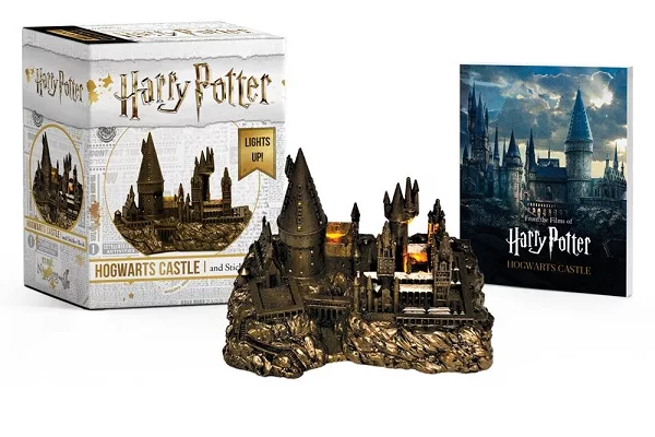 哈利波特：會發亮的霍格華茲城堡迷你版 Harry Potter Hogwarts Castle + Sticker Book: Lights Up!