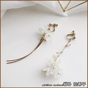 『坂井．亞希子』純潔的花金屬流蘇不對稱耳環 -白珠耳夾款