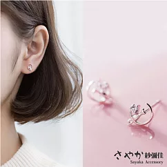 【Sayaka紗彌佳】925純銀弦月上的貓咪鑲鑽造型耳環 ─單一款式