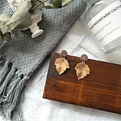 『坂井.亞希子』手作質樸優雅簡約木製楓葉造型耳環 -單一款式
