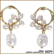 『坂井.亞希子』珍愛暖陽手作精緻可愛珍珠花朵造型耳環 -單一款式