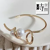『時空間』率性風格捲曲線條珍珠纏繞造型手環 -單一款式