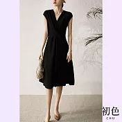 【初色】法式小黑裙時尚經典V領洋裝-黑色-61961(M-XL可選) L 黑色
